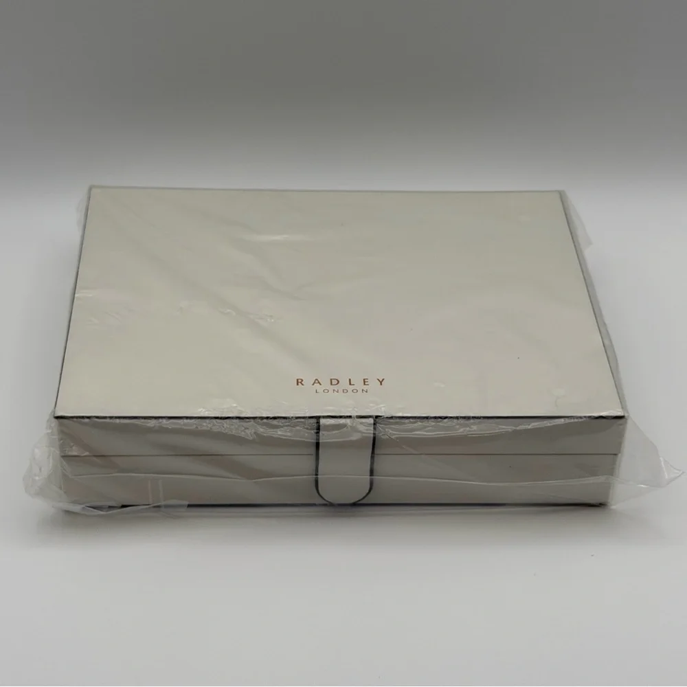 Radley London Jewelry Box Magnetic‎ Closure White New in Plastic